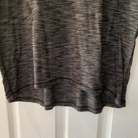 Very good condition lululemon top. Size 8. - Picture 2 of 4